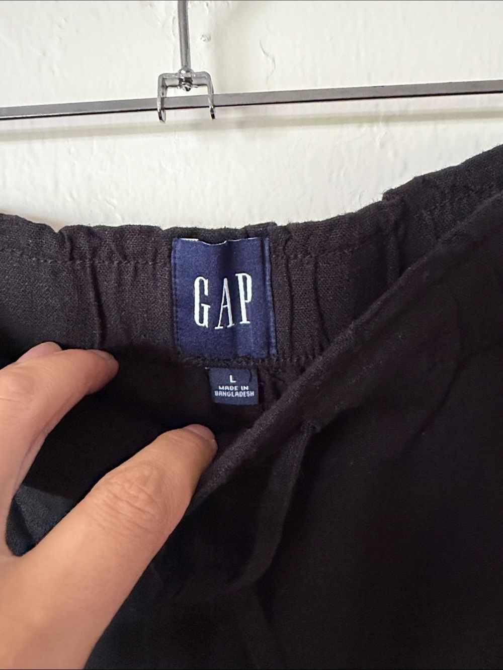 Gap- threaded drawstring shorts - Picture 3 of 4